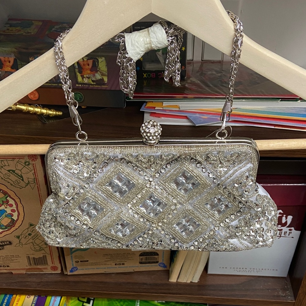 Vintage Elegant Silver Clutch Bag with Chain & Handle